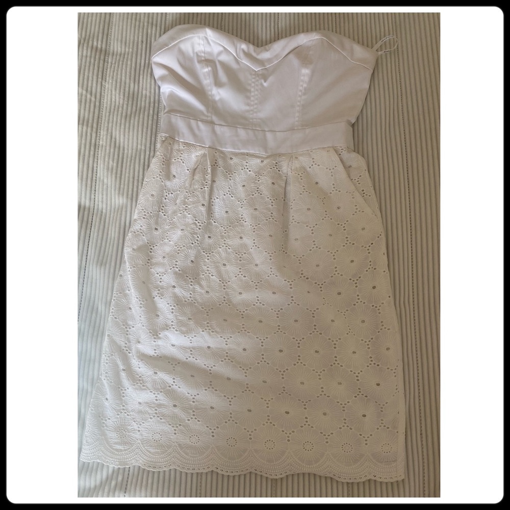 BEBE Strapless Satin & Lace dress with pockets size Small - White